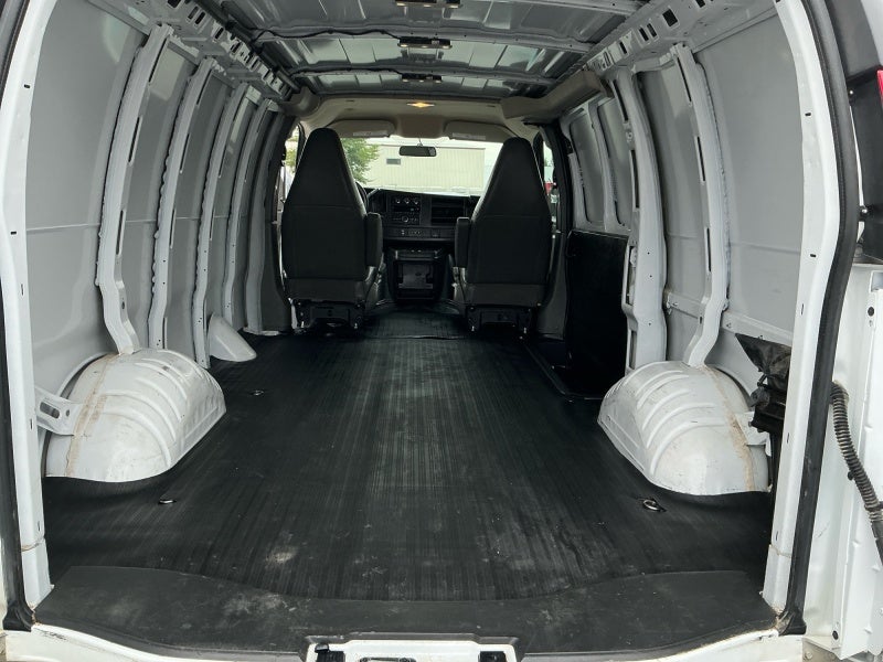 2025 Chevrolet Express Cargo WT