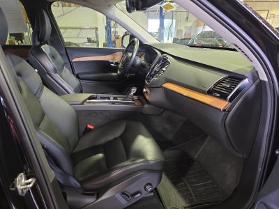 2022 Volvo XC90 Momentum