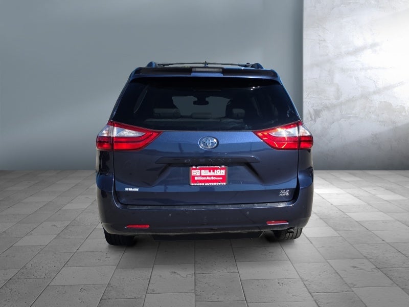 2018 Toyota Sienna XLE