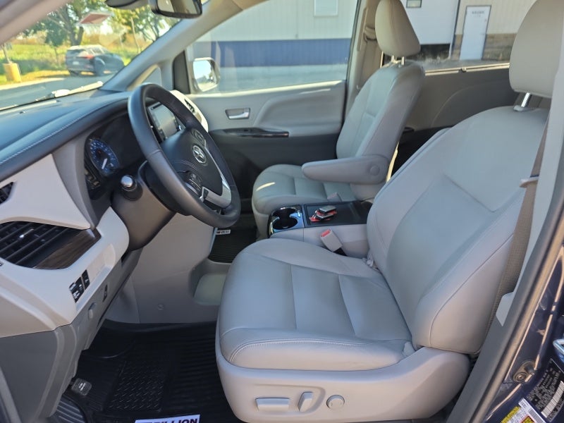 2018 Toyota Sienna XLE