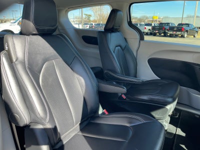 2024 Chrysler Pacifica Hybrid Select