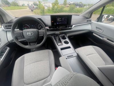 2025 Toyota Sienna LE